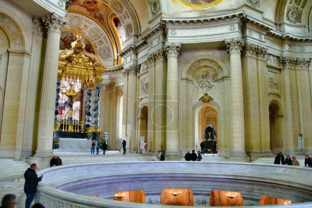 Téléchargez les photos : Paris, France - 26 novembre 2022 : intérieur de l'Hôtel des Invalides à Paris, France - en image libre de droit
