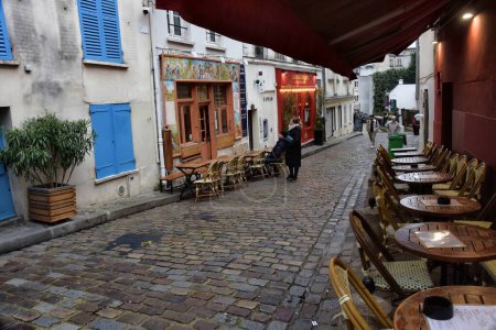 Téléchargez les photos : Paris, France - 27 novembre 2022 : belle vue rue Montmartre à Paris - en image libre de droit