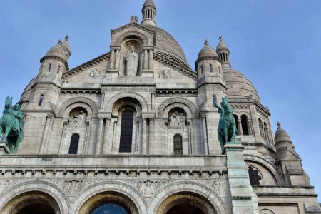 Téléchargez les photos : Paris, France - 27 novembre 2022 : belle vue sur la basilique du Sacré-Cœur de Jésus, Paris, France - en image libre de droit