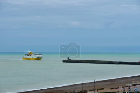 Téléchargez les photos : Dieppe, France - 11 janvier 2023 : arrivée du ferry pour le port de Dieppe - en image libre de droit