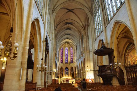 Téléchargez les photos : Paris, France - 27 novembre 2022 : intérieur de l'église Saint-Germain-l'Auxerrois - en image libre de droit