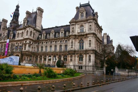 Téléchargez les photos : Paris, France - 27 novembre 2022 : Belle vue Hôtel de Ville à Paris, France - en image libre de droit