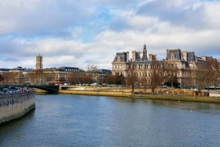 Téléchargez les photos : Paris, France - 27 novembre 2022 : belle vue sur le centre historique de Paris - en image libre de droit