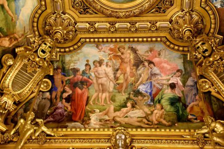 Téléchargez les photos : Paris, France - 27 novembre 2022 : intérieur de l'opéra du Palais Garnier - en image libre de droit