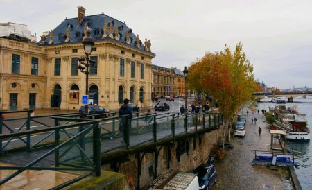 Foto de París, Francia - 27 de noviembre de 2022: hermosa vista del centro histórico de la ciudad de París - Imagen libre de derechos
