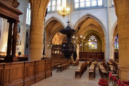 Téléchargez les photos : Paris, France - 27 novembre 2022 : intérieur de l'église Saint-Germain-l'Auxerrois - en image libre de droit