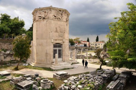Téléchargez les photos : Ruines de l'Agora romaine avec des colonnes antiques à Athènes, Grèce - en image libre de droit