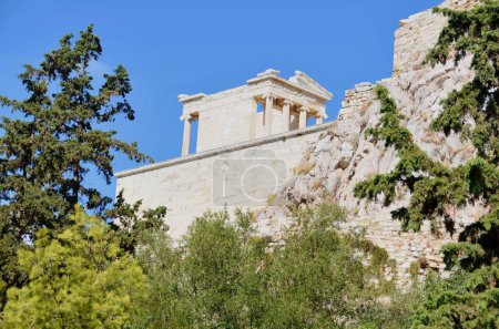 Foto de Ruinas griegas antiguas de la Acrópolis ateniense, hito famoso. Tema Travel in Greece. - Imagen libre de derechos