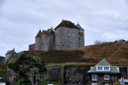 Téléchargez les photos : Château médiéval de Dieppe sur une colline en Normandie, France. - en image libre de droit