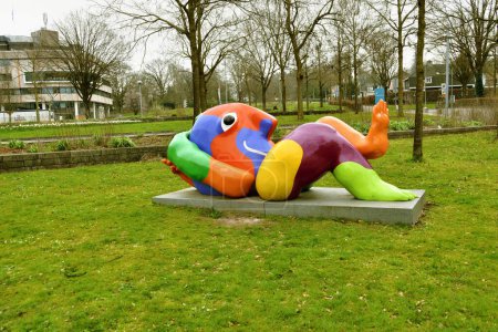 Téléchargez les photos : Amsterdam, Pays-Bas - 6 avril 2023 : vue sur la sculpture moderne dans la ville - en image libre de droit
