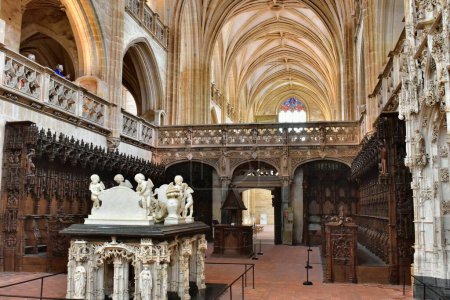 Foto de Bourg-en-Bresse, Francia - 09 de junio de 2023: Real Monasterio de Brou, construido en 1532, ciudad de Bourg en Bresse, departamento de Ain, Francia - Imagen libre de derechos