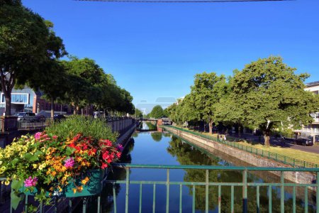 Téléchargez les photos : Canal et rivière à Mulhouse, France - en image libre de droit