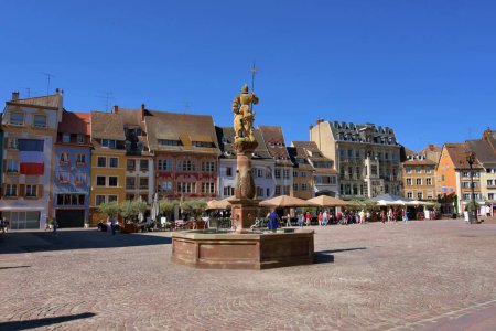 Téléchargez les photos : MULHOUSE, FRANCE : Place de la Réunion dans la vieille ville Mulhouse, France - en image libre de droit