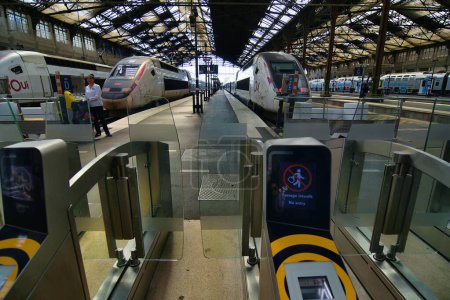 Téléchargez les photos : PARIS, FRANCE - Vue de la gare historique de Lyon - en image libre de droit