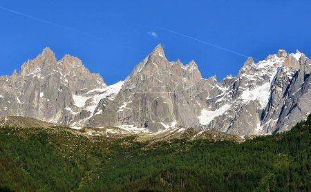 Téléchargez les photos : Beau paysage naturel du Plan de l'Aiguille le massif montagneux du Mont Blanc - en image libre de droit