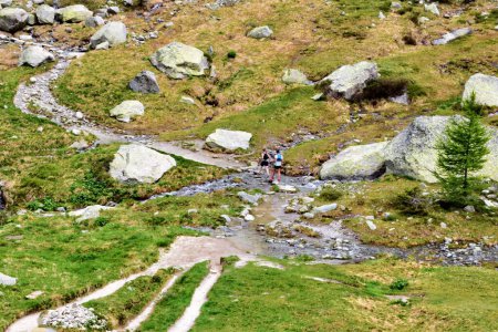 Téléchargez les photos : Chamonix, France - 21 juin 2023 : touristes visitant le Plan de l'Aiguille le massif montagneux du Mont Blanc - en image libre de droit