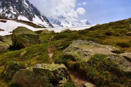 Téléchargez les photos : Beau paysage naturel du Plan de l'Aiguille le massif montagneux du Mont Blanc - en image libre de droit