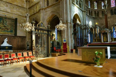 Téléchargez les photos : Roman Catholic church Langres Cathedral in Langres, France - en image libre de droit