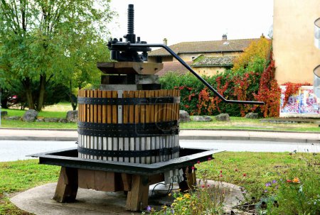 Téléchargez les photos : Old wine press in Champagne wine region in France - en image libre de droit