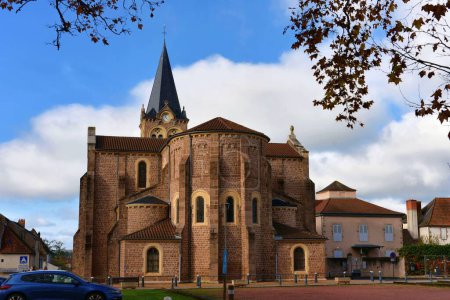 Téléchargez les photos : Vue du Château La Palice à Lapalisse - France - en image libre de droit
