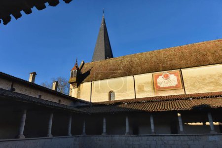 Téléchargez les photos : Ambronay, France - 08 décembre 2022 : Architecture et extérieur de l'abbaye d'Ambronay - en image libre de droit