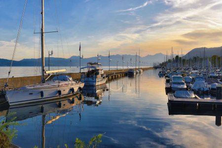 Téléchargez les photos : Voiliers dans la marina de Versoix, Lac Léman, Suisse - en image libre de droit