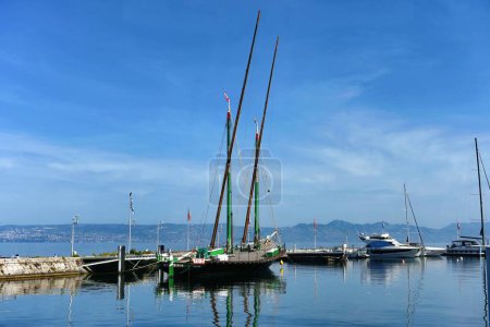 Téléchargez les photos : Voiliers dans la marina de Versoix, Lac Léman, Suisse - en image libre de droit