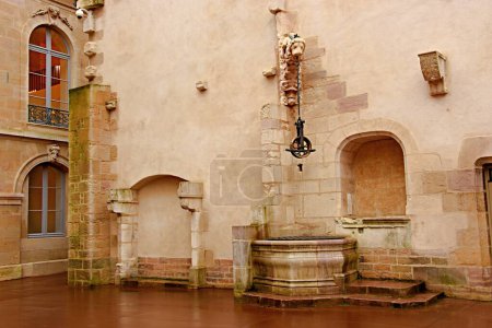 Foto de Dijon, Francia - 24 de enero de 2024: El histórico Palacio de los Duques de Borgoña en Dijon, Francia - Imagen libre de derechos
