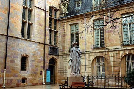 Téléchargez les photos : Dijon, France - 24 janvier 2024 : Palais historique des ducs de Bourgogne à Dijon, France - en image libre de droit