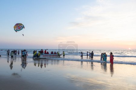 Foto de Hermosa puesta de sol en la playa Colva Beach - Goa del Sur, India - Imagen libre de derechos