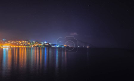 Téléchargez les photos : Gurzuf crimée paysage ville au bord de la mer - en image libre de droit