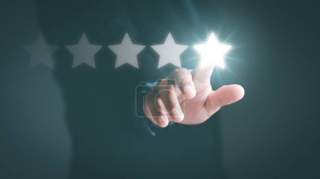 Foto de Businessman pointed out the five-star review rating, satisfaction rating,customer services best excellent business rating experience,positive feedback, excellent star achievement evaluation - Imagen libre de derechos