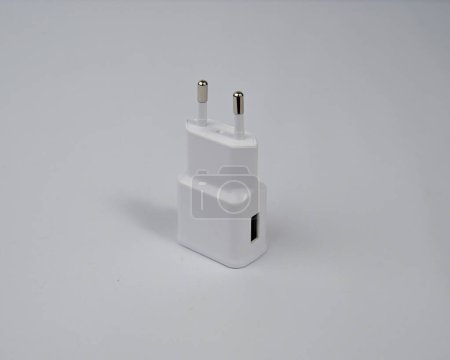 Foto de A white unbranded USB charger adapter on a white background. - Imagen libre de derechos