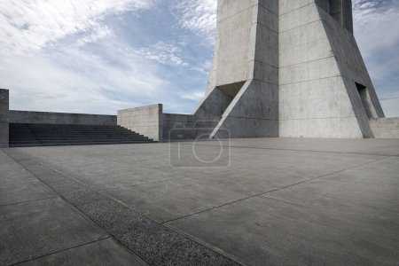 Foto de Piso de hormigón vacío para aparcar. 3d representación de fondo de arquitectura exterior abstracta. - Imagen libre de derechos