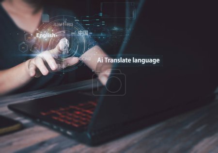 Los individuos utilizan el Internet y los gráficos holográficos avanzados y la tecnología de la IA para la traducción suave. Soporta varios idiomas como inglés, chino, ruso, ucraniano, japonés y tailandés.