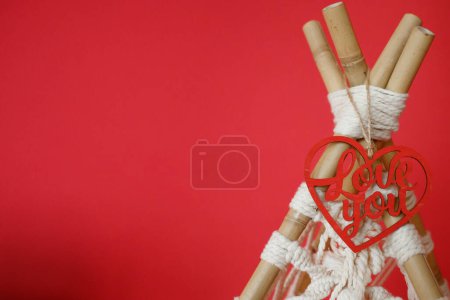 Foto de Red paper hearts on a white background for Valentine's Day. Balls with the word love - Imagen libre de derechos