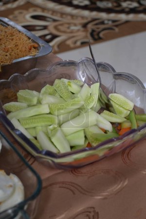 Téléchargez les photos : Concombre tranché servi lors d'un événement. - en image libre de droit
