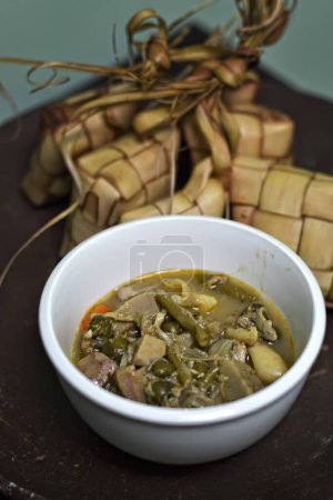 Téléchargez les photos : Curry de jacquier, cuisine typiquement indonésienne - en image libre de droit