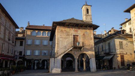Téléchargez les photos : Place principale Orta S.Giorgio, Italie - en image libre de droit