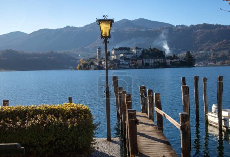 Foto de Orta San Giulio, hermoso pueblo en el lago Orta, Piamonte (Piamonte), Italia - Imagen libre de derechos