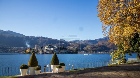 Téléchargez les photos : Orta San Giulio, beau village sur le lac d'Orta, Piémont (Piémont), Italie - en image libre de droit