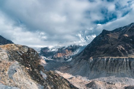 Berge in den Bergen, Landschaft in den Bergen, Landschaft mit Himmel, Berg in Nepal, Mount Everest Land