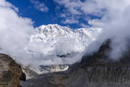Foto de Nevado picos de montaña, Montaña en nepal, monte everest país, - Imagen libre de derechos