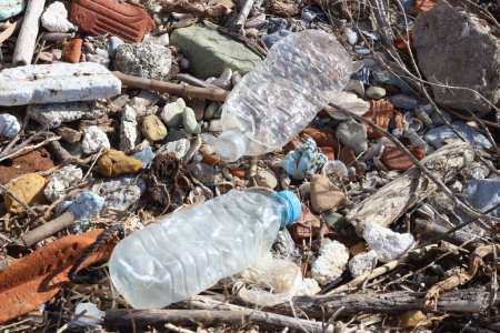 Man denke nur an den beunruhigenden Anblick von Schmutz und Plastik, die auf dem Wasser treiben, ein düsteres Zeugnis der Verschmutzung unserer aquatischen Ökosysteme. Dieses verstörende Bild erinnert eindringlich an die dringende Notwendigkeit von Umweltschutz und Umweltschutz.