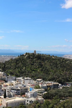 Begeben Sie sich auf eine Reise zu den ruhigen Höhen des Philopappou Hill, einer grünen Oase im Herzen Athens