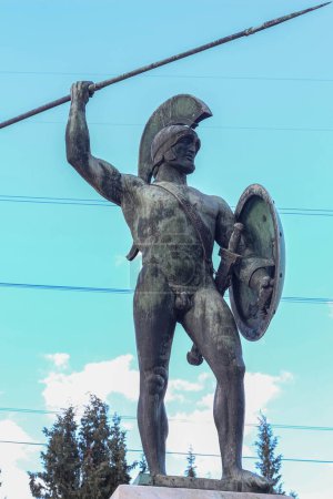 Erleben Sie die beeindruckende Präsenz der Statue des Leonidas in den Thermopylen, Griechenland, ein Symbol für Mut, Opfer und Widerstandskraft