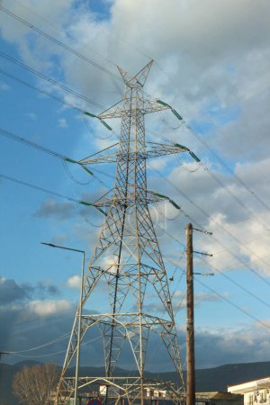Téléchargez les photos : Embarquez pour un voyage dans le monde des tours de transmission électrique, des géants imposants qui forment l'épine dorsale de l'infrastructure moderne - en image libre de droit