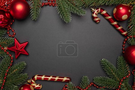 Foto de Holiday Christmas frame with fir tree and festive decorations balls - Imagen libre de derechos