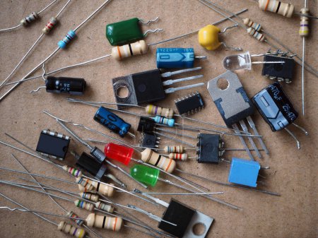 Foto de Various electronic circuit elements. Passive electrical components and semiconductors. - Imagen libre de derechos