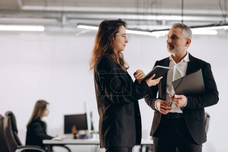 Photo for Business partners have conversation in the office. Coworkers during small talk during work. Young woman talking to her boss. High quality photo - Royalty Free Image